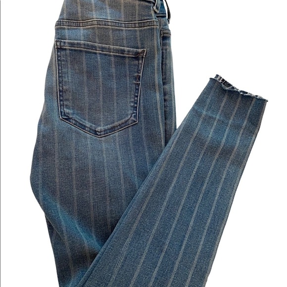 Express NWOT Mid Rise Striped Legging Jeans - Picture 2 of 5